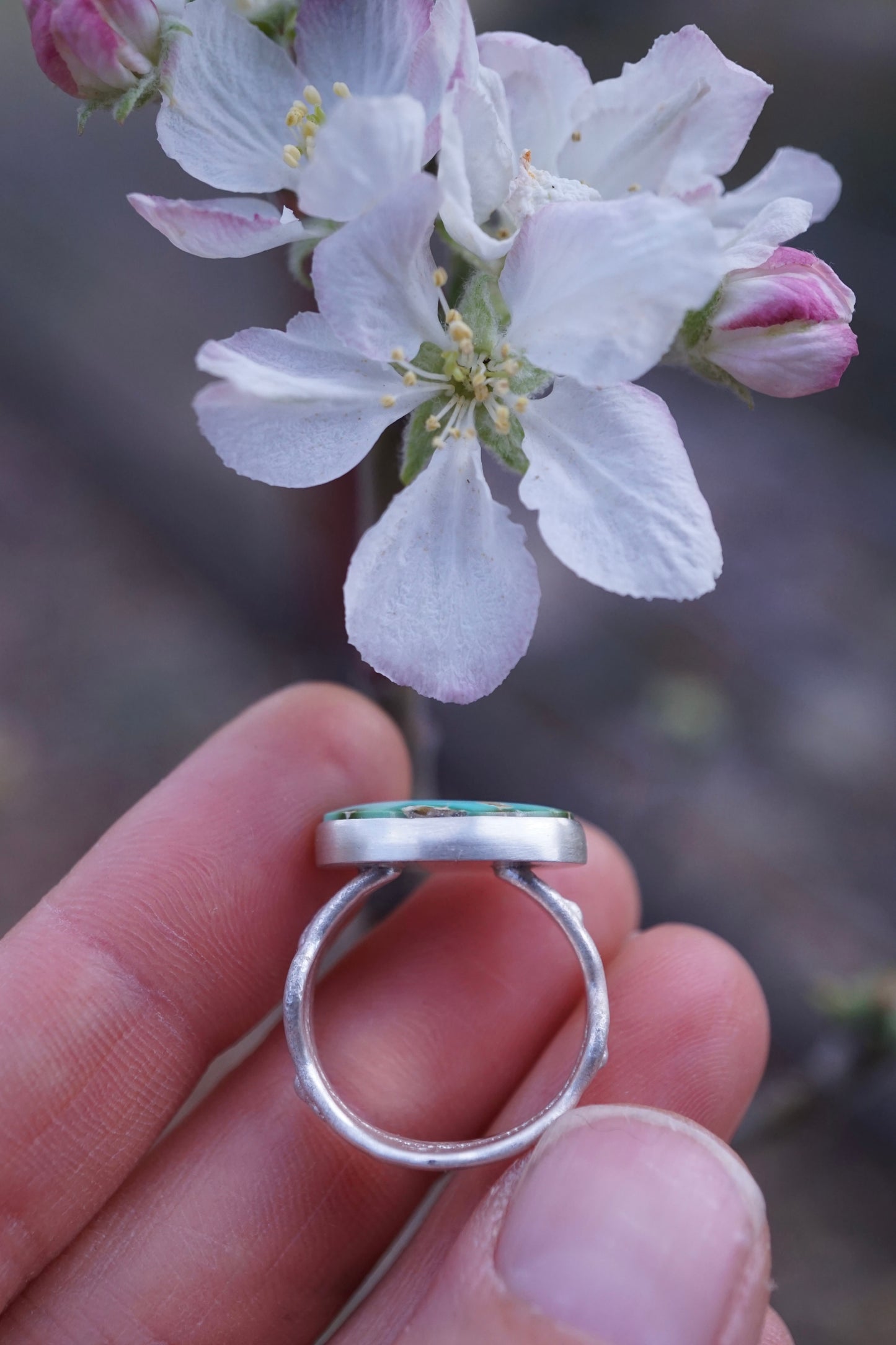 royston turquoise oval ring with free form sandcast band - size 6.5