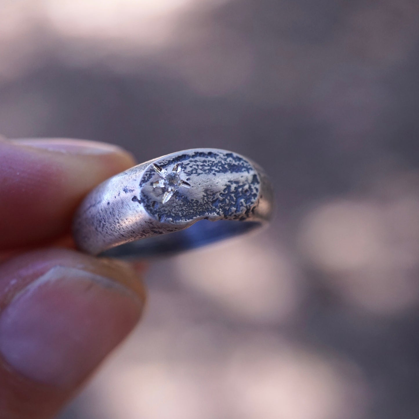 the texture ring with pale green sapphire - size 7 - Lumenrose
