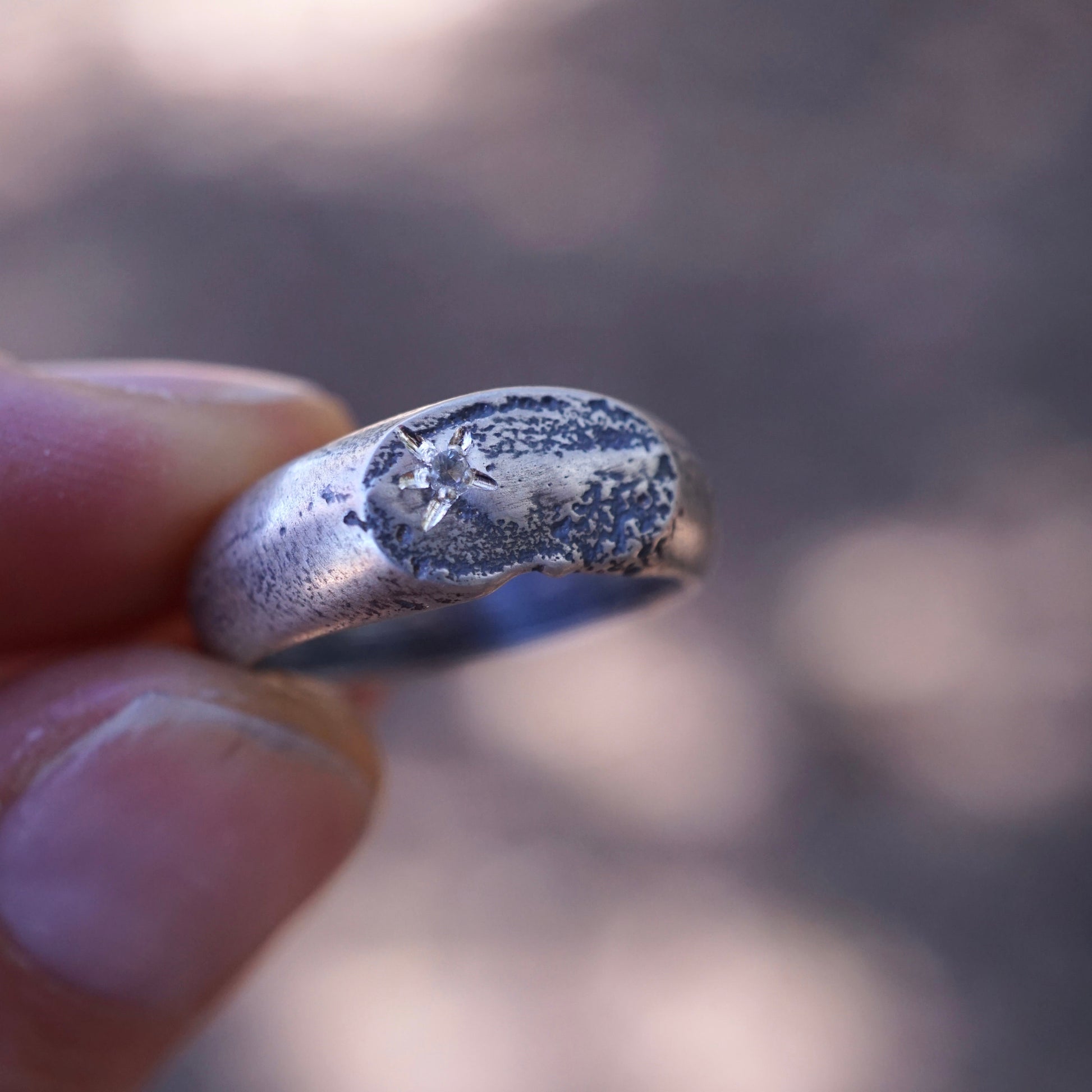 the texture ring with pale green sapphire - size 7 - Lumenrose