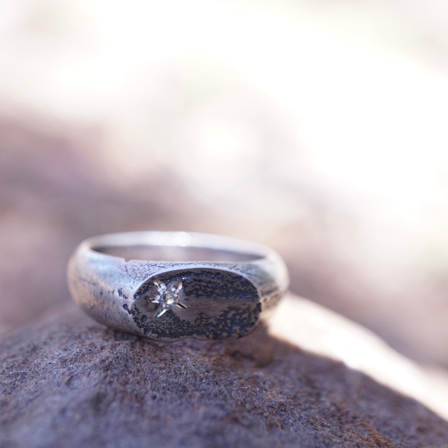 the texture ring with pale green sapphire - size 7 - Lumenrose