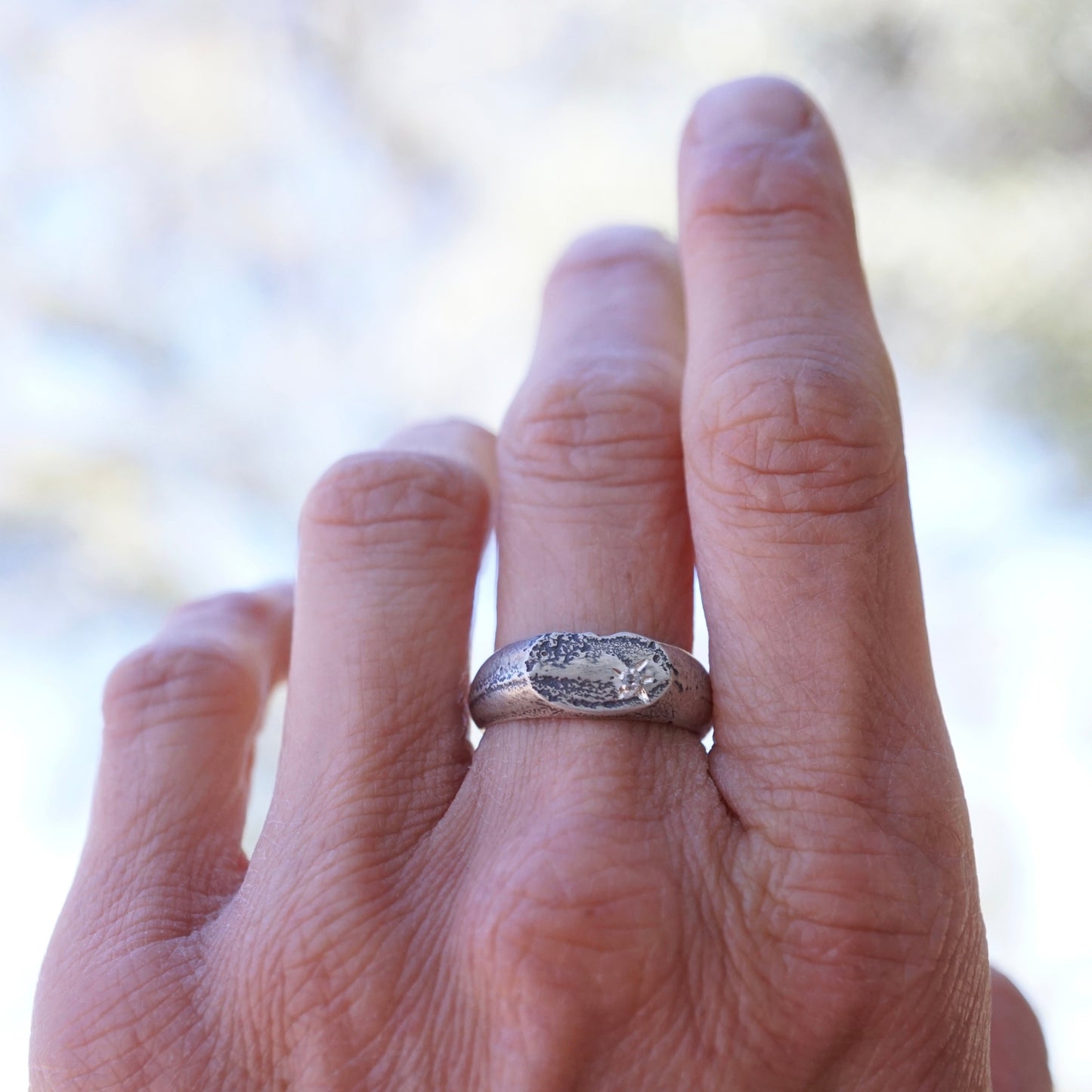 the texture ring with pale green sapphire - size 7 - Lumenrose