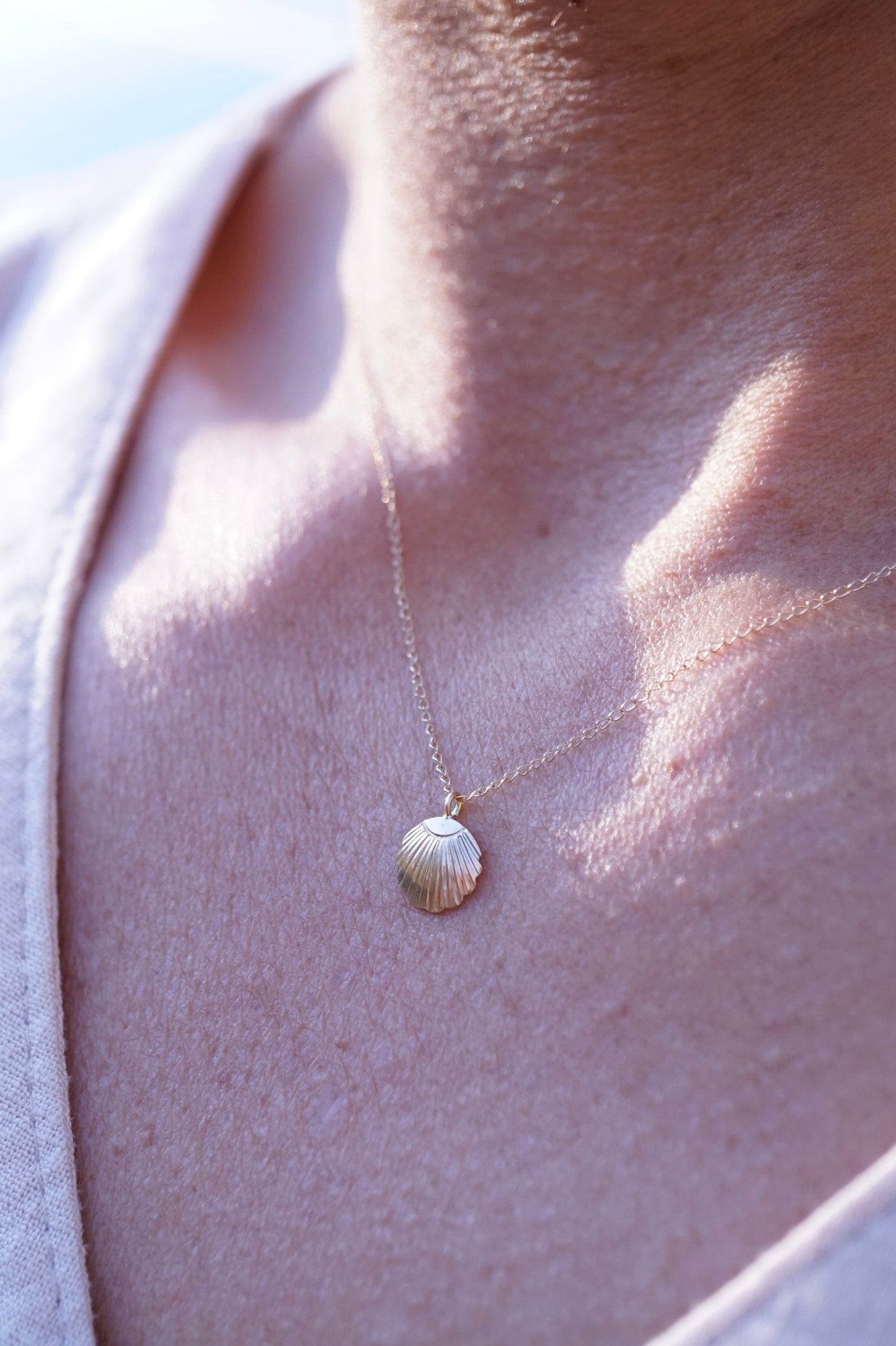 solid 14k golden seashell necklace