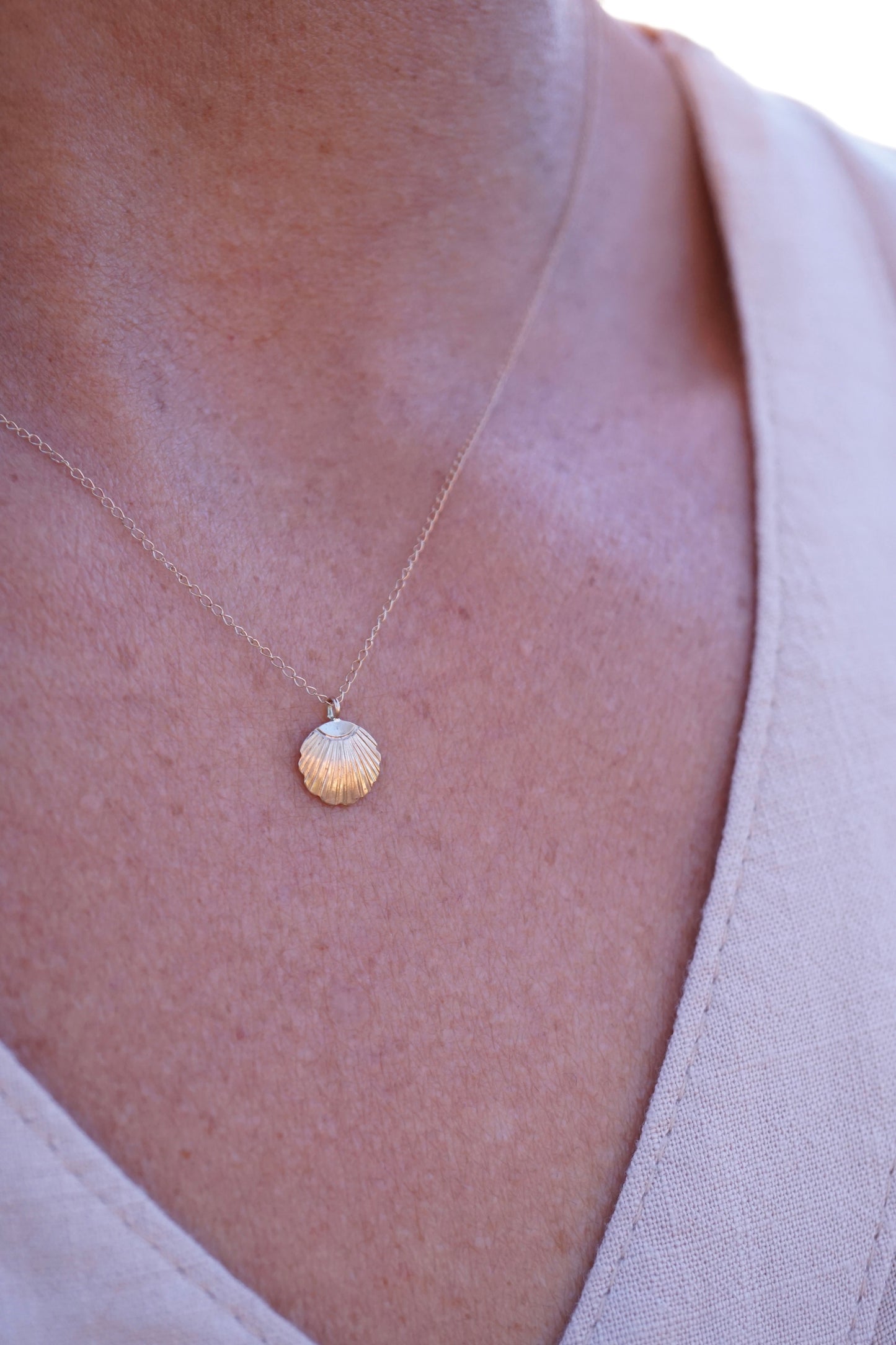 solid 14k golden seashell necklace