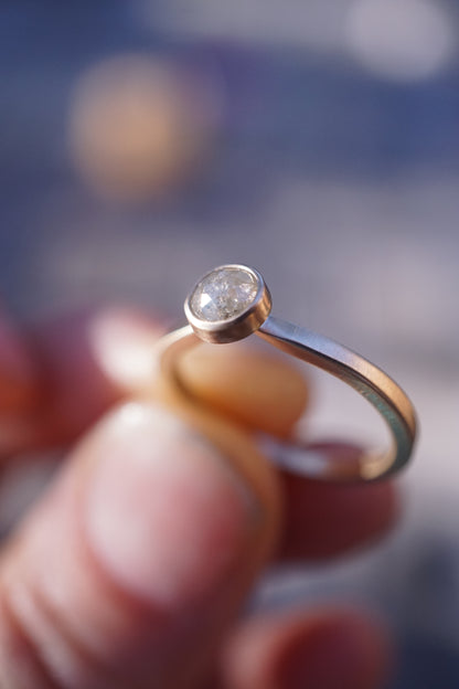 slender 14k salt and pepper diamond ring - size 5.75
