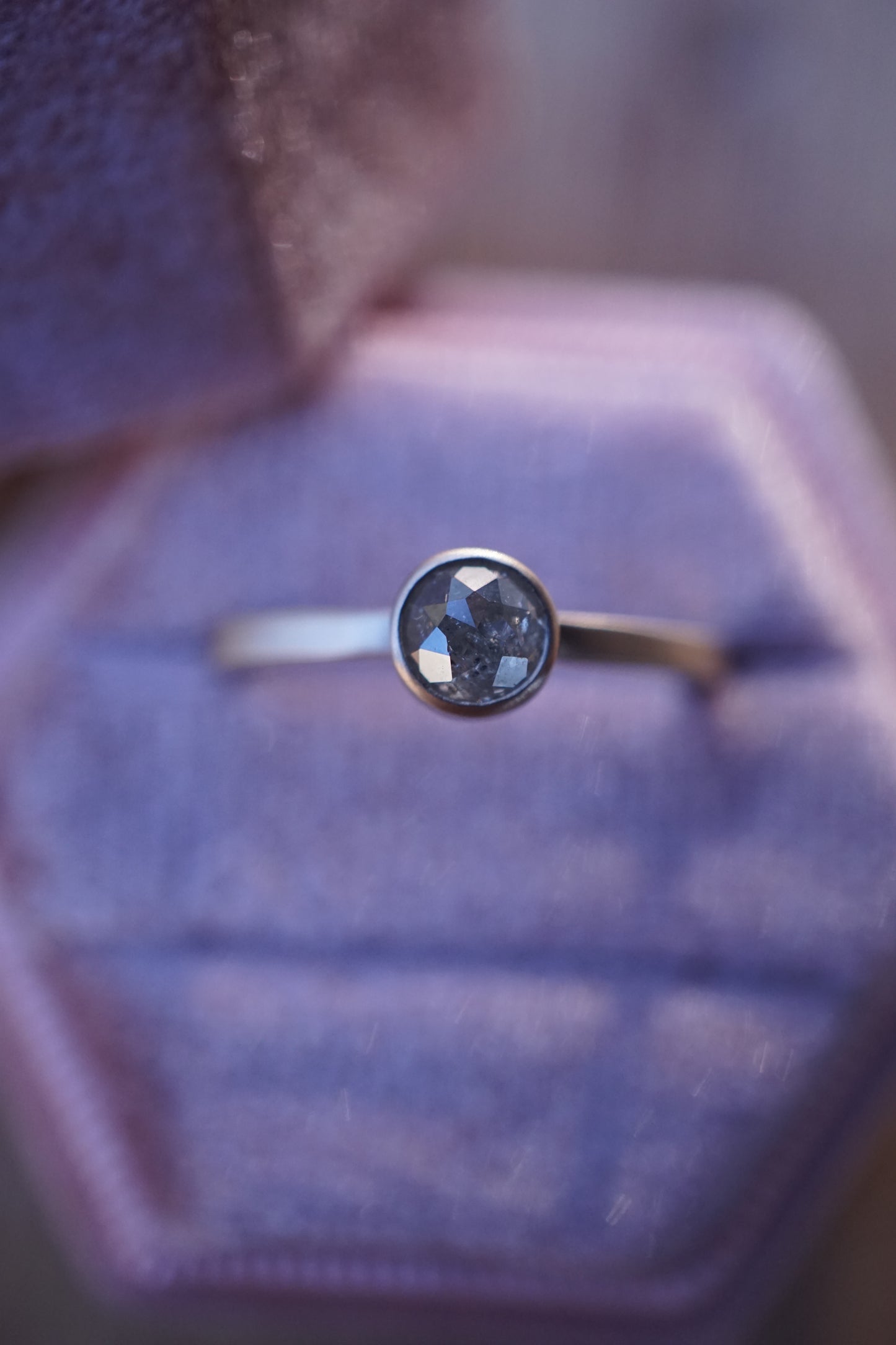 slender 14k salt and pepper diamond ring - size 5.75
