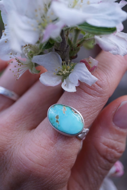 royston turquoise oval ring with free form sandcast band - size 6.5