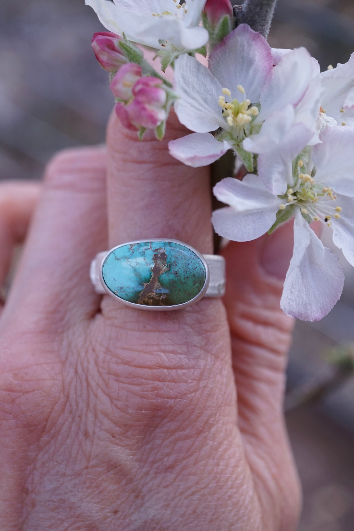 royston turquoise oval ring with free form sandcast band - size 10