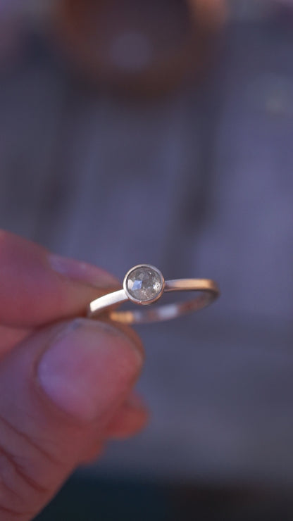 slender 14k salt and pepper diamond ring - size 5.75