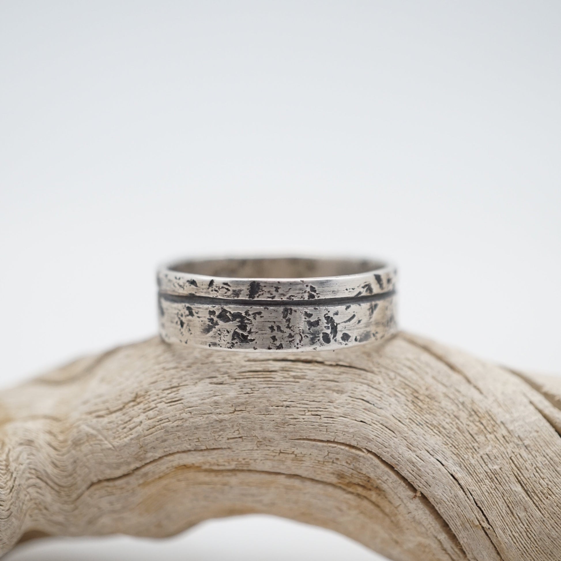 textured ring band - size 8 - Lumenrose